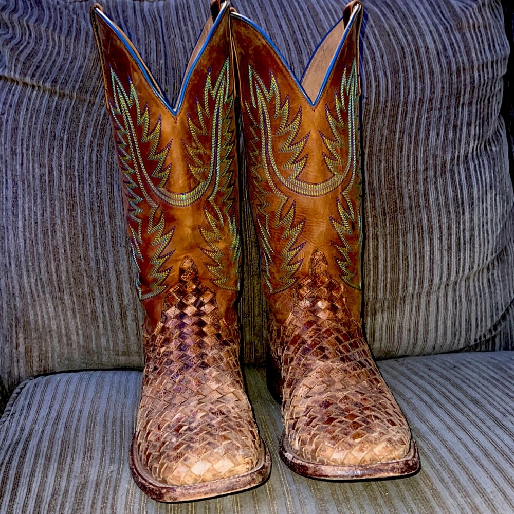 HP mens cowboy boots size 8 1/2 D good condition. Smoke and pet free home
